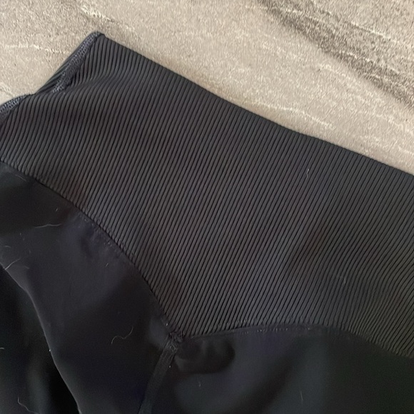 ALO Yoga Black Leggings - Picture 5 of 5